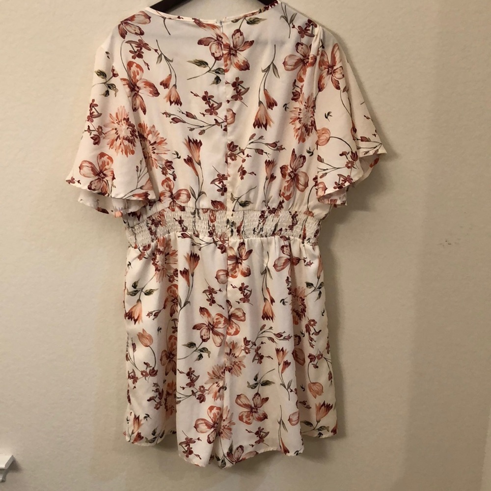BloomChic Floral VNeck Ruffle Sleeve Ruched Romper size 18-20 NWT - Picture 4 of 9